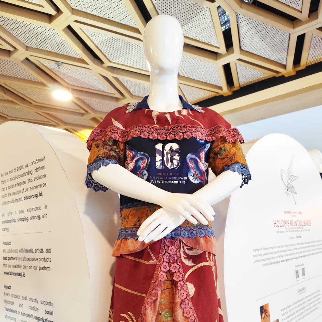 Holopis Kuntul Baris Dress