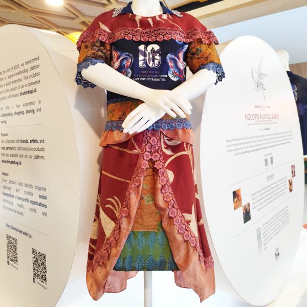 Holopis Kuntul Baris Dress - Image 3